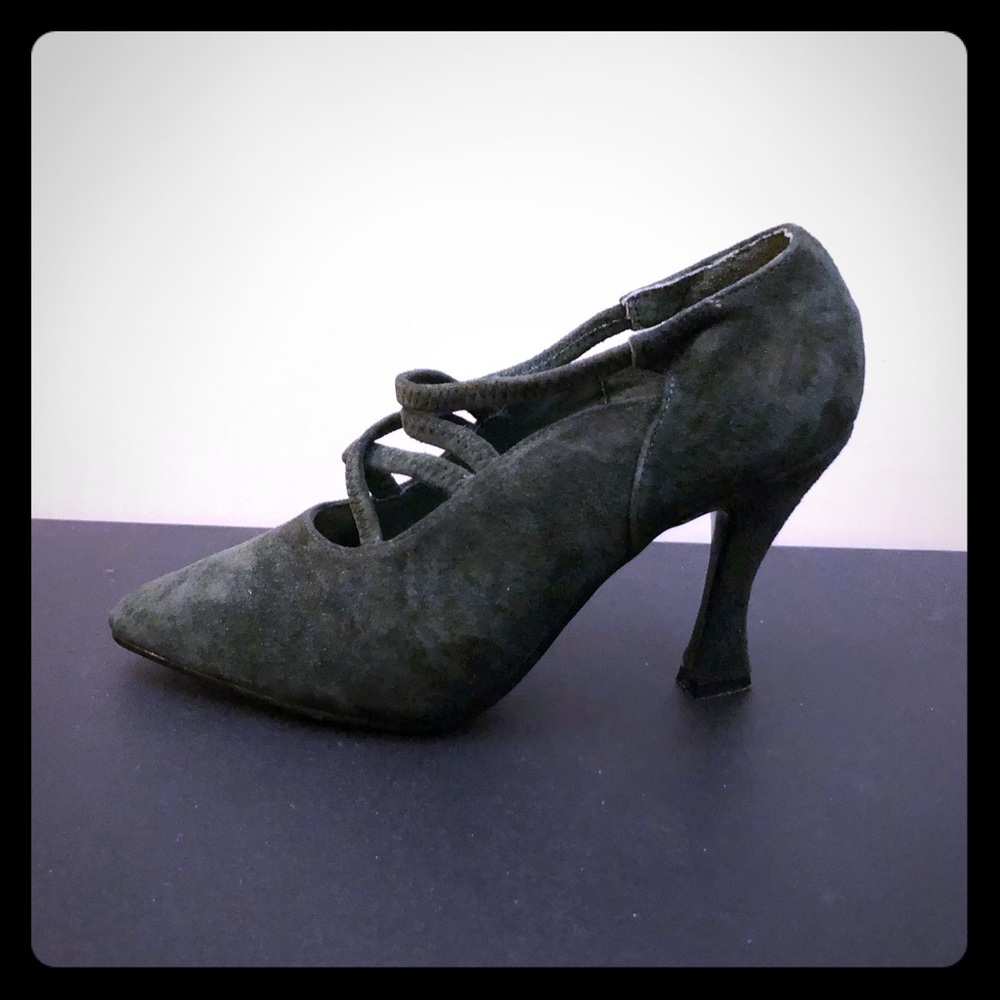 ESCAPADE Suede Pumps
